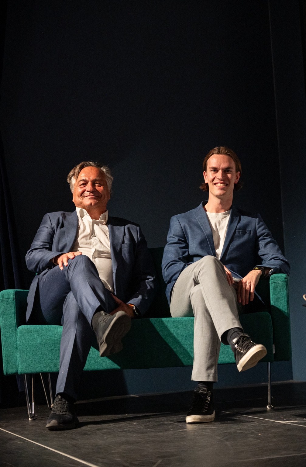 Are Johnsen og Truls i sofaen