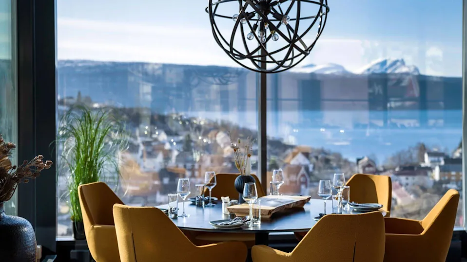 Restaurant med utsikt hos Quality Hotel Grand Royal
